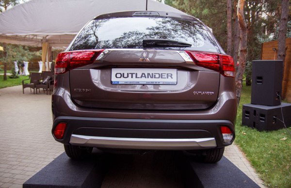 Mitsubishi Outlander PHEV 2016-2017 — гибрид готов радовать клиентов. Мицубиси аутлендер новый кузов 2016