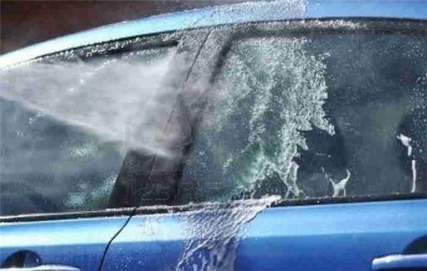 Как грамотно мыть машину зимой
