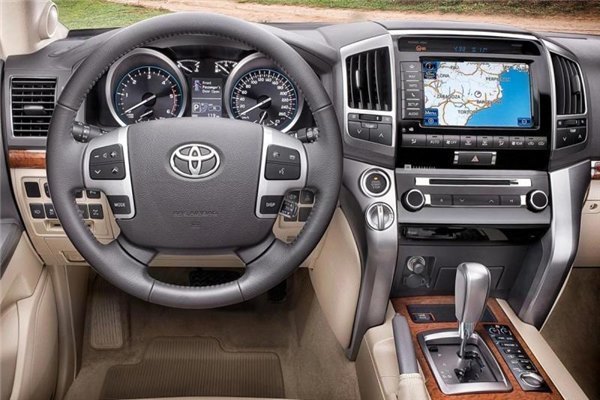 Toyota Land Cruiser салон